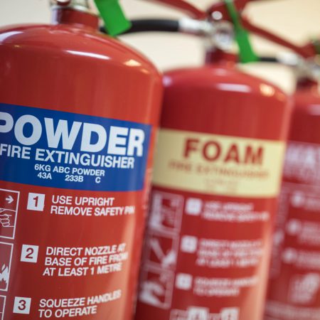 Powder fire extinguisher